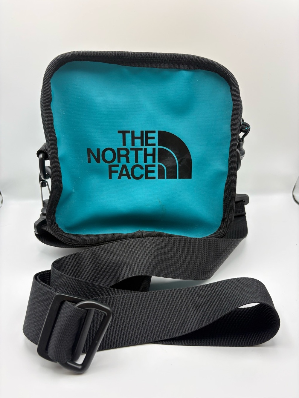 The North Face Explore Bardu II
Crossbody Bag Banff  green and black logo